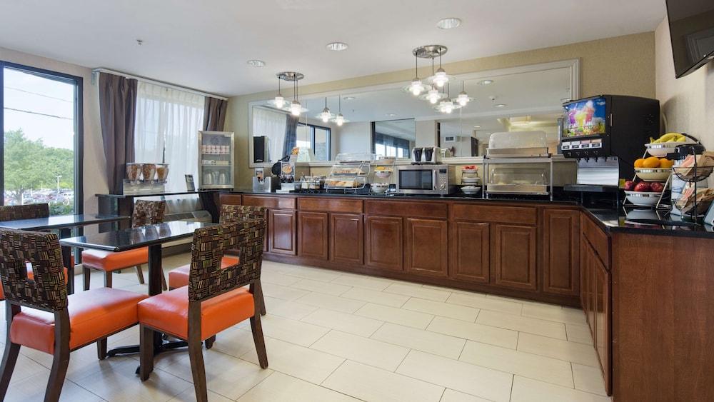 Best Western Plus Huntersville Inn & Suites Near Lake Norman photo 11
