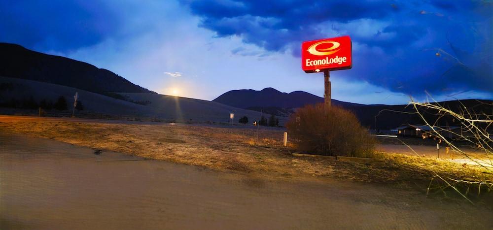 Econo Lodge Eagle Nest photo 1