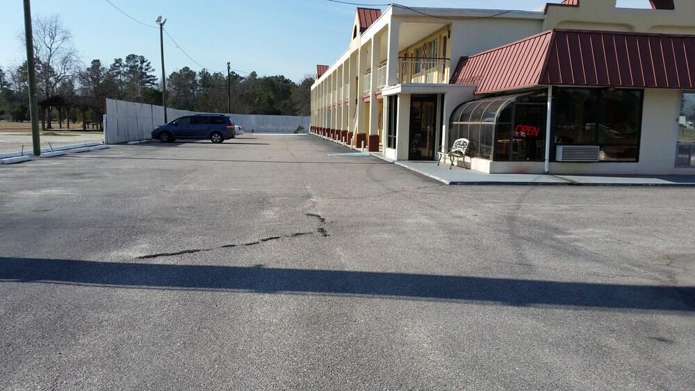 Economy Inn photo 5