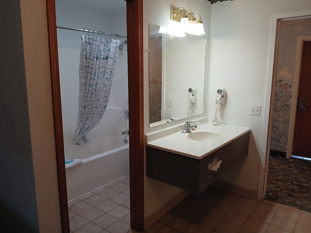 Glacier Gateway INN photo 3