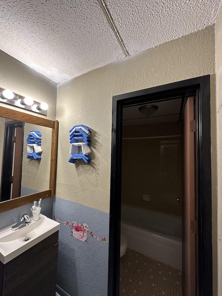 J-E Hotel & Suites photo 15