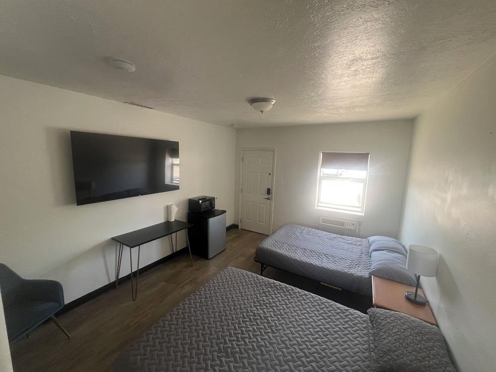 Mac's Motel photo 12