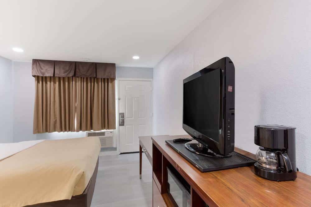 Quality Inn Redding near I-5 photo 14