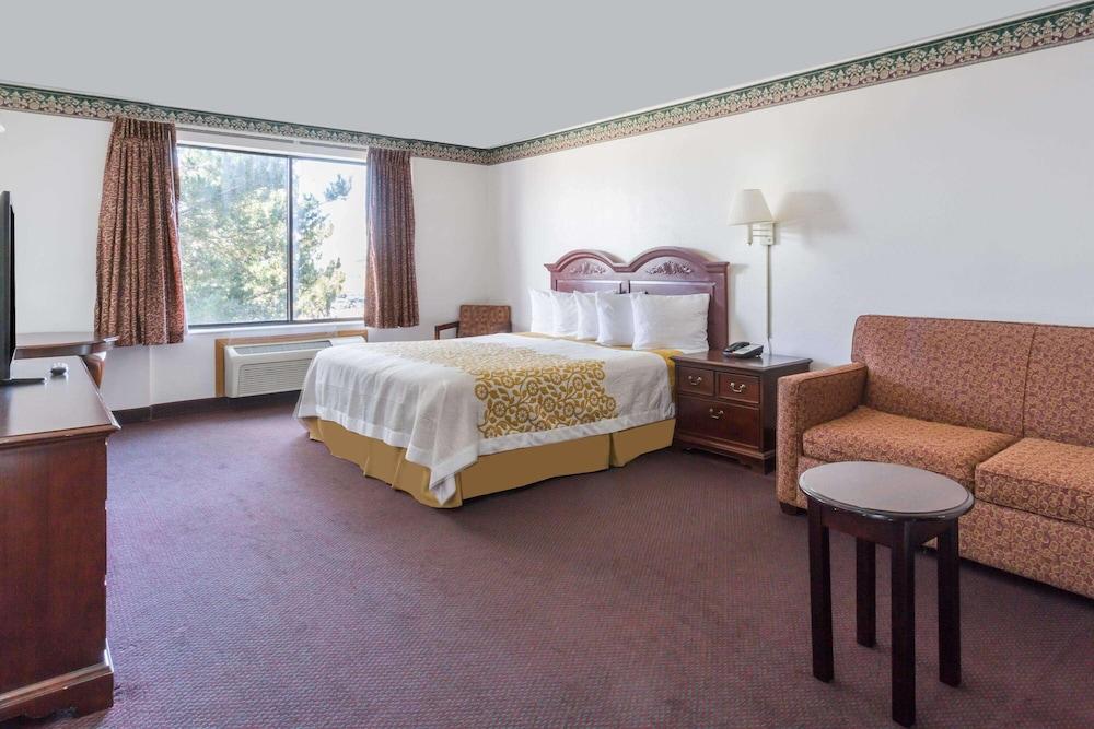 Days Inn by Wyndham Evanston WY photo 4