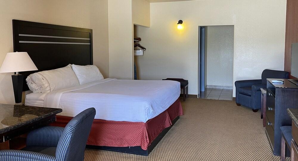 Sunbridge Inn and Suites photo 26
