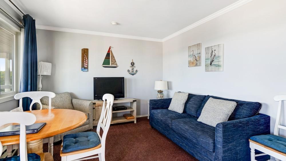 Montauk Oceanside Suites photo 51