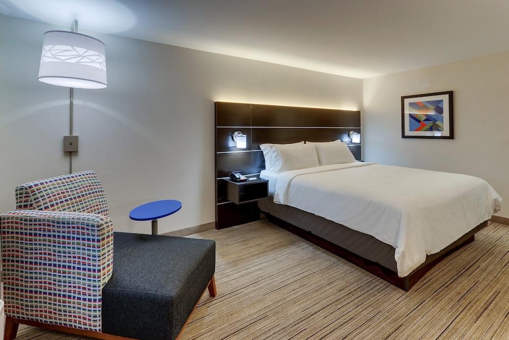Holiday Inn Express & Suites Troy by IHG photo 11