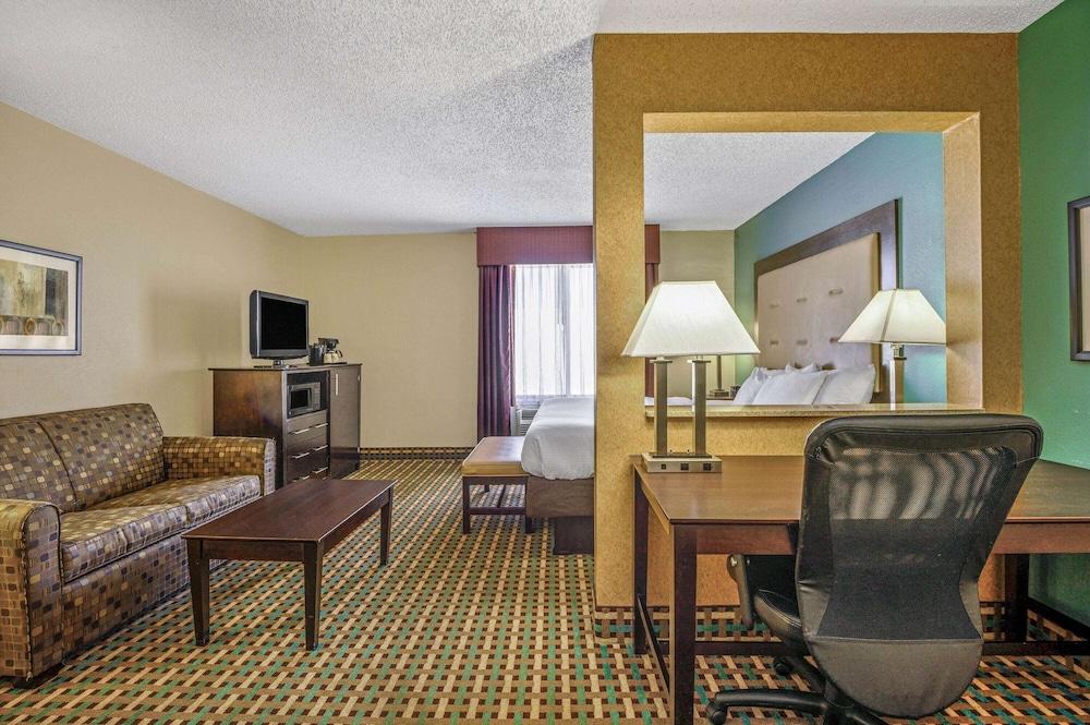 La Quinta Inn by Wyndham Columbia SE / Fort Jackson photo 30