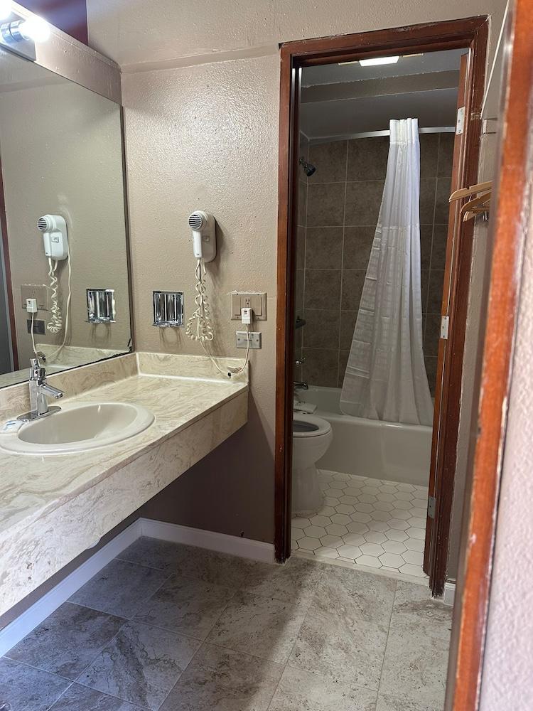 Americas Best Value Inn Franklin photo 10