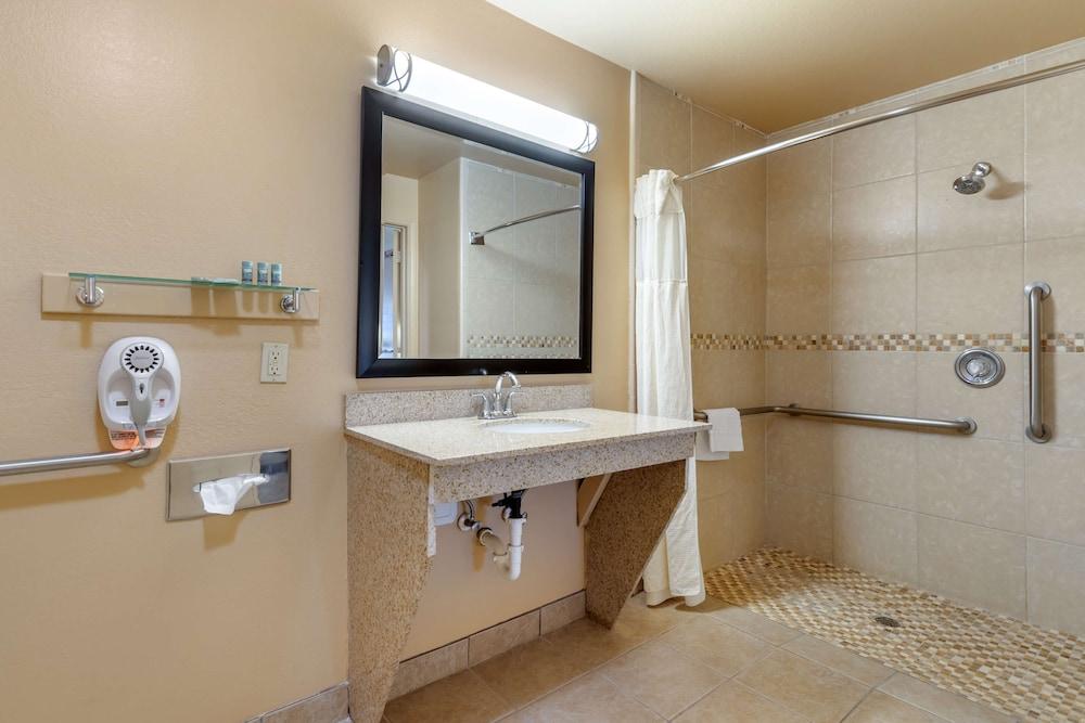 Best Western Windwood Inn & Suites photo 14