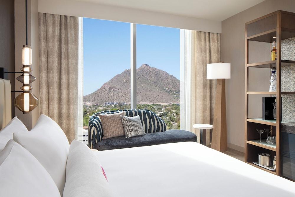 Caesars Republic Scottsdale, a Hilton Hotel photo 13