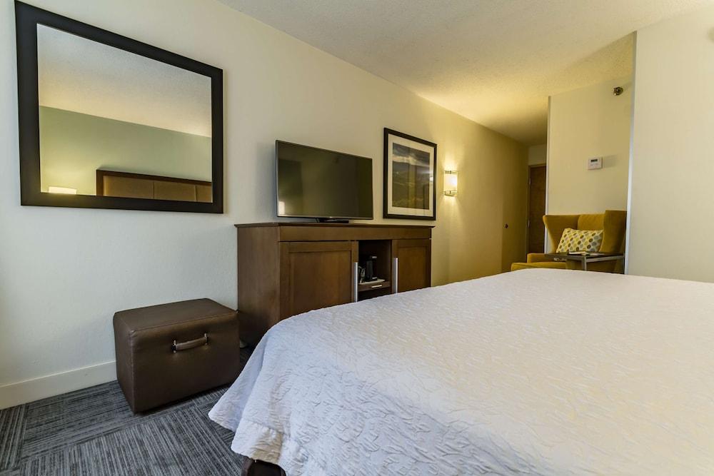 Hampton Inn Winchester-University/Mall Area photo 10