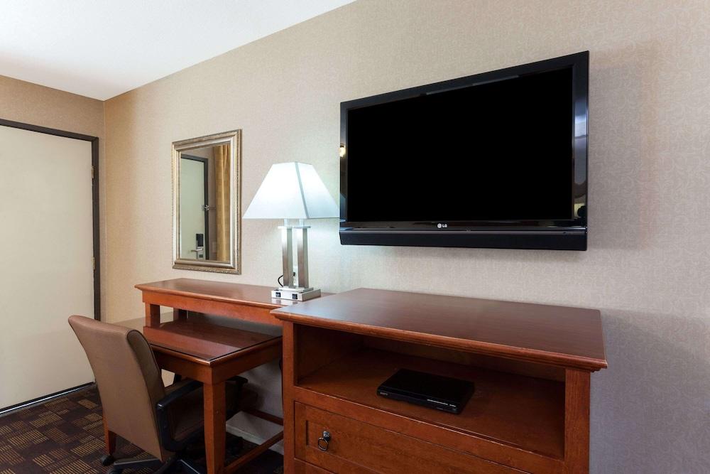 Days Inn by Wyndham Alhambra CA photo 6
