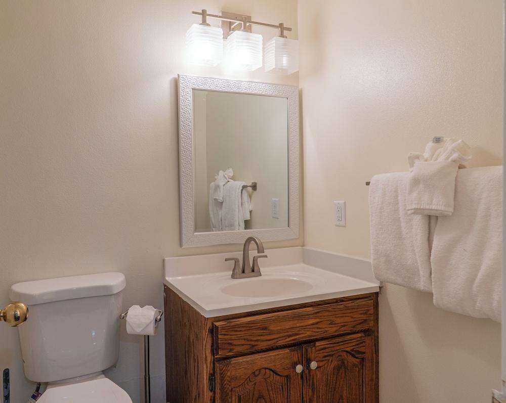 Road Creek Inn photo 95