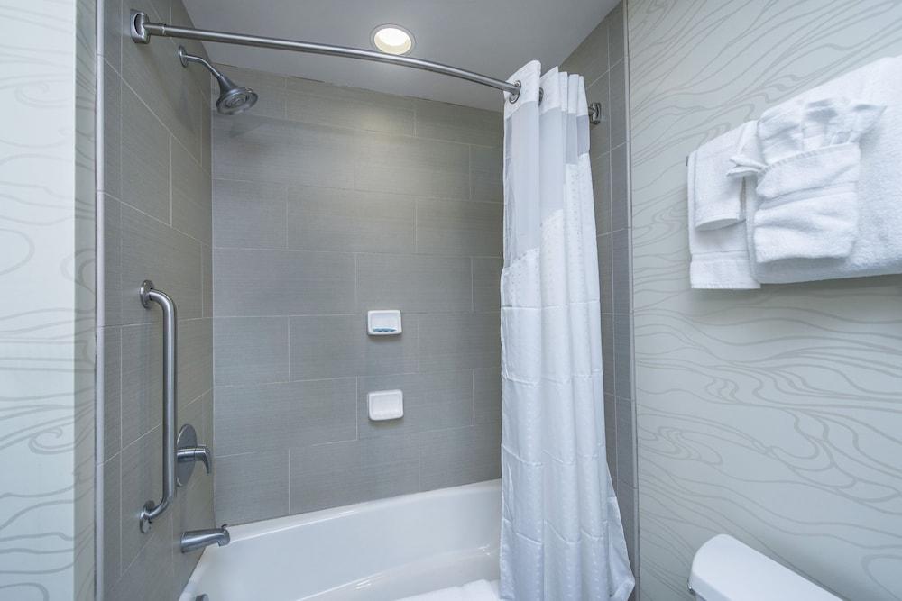 Holiday Inn Express & Suites Charleston Arpt-Conv Ctr Area photo 17
