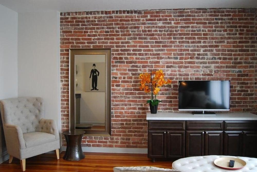 Artisan Downtown photo 36