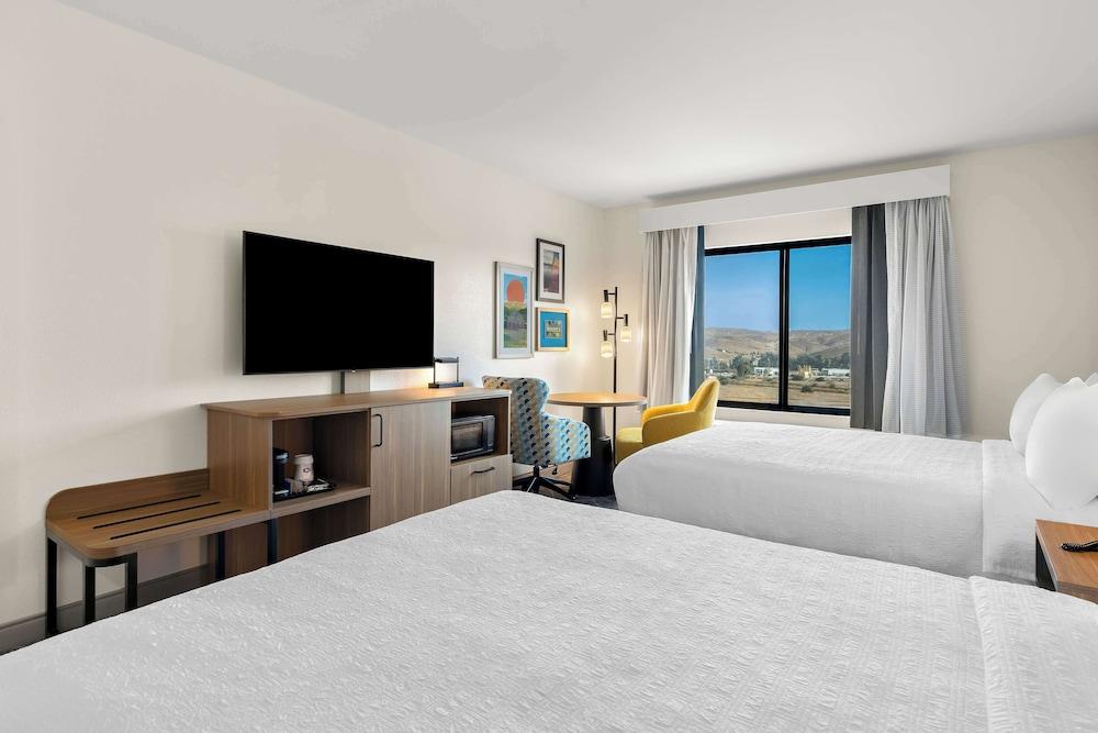 Hampton Inn & Suites Corona, Ca photo 34