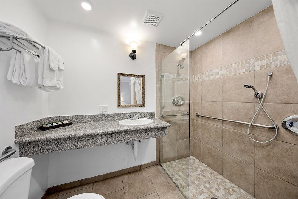Ocean Beach Hotel photo 23