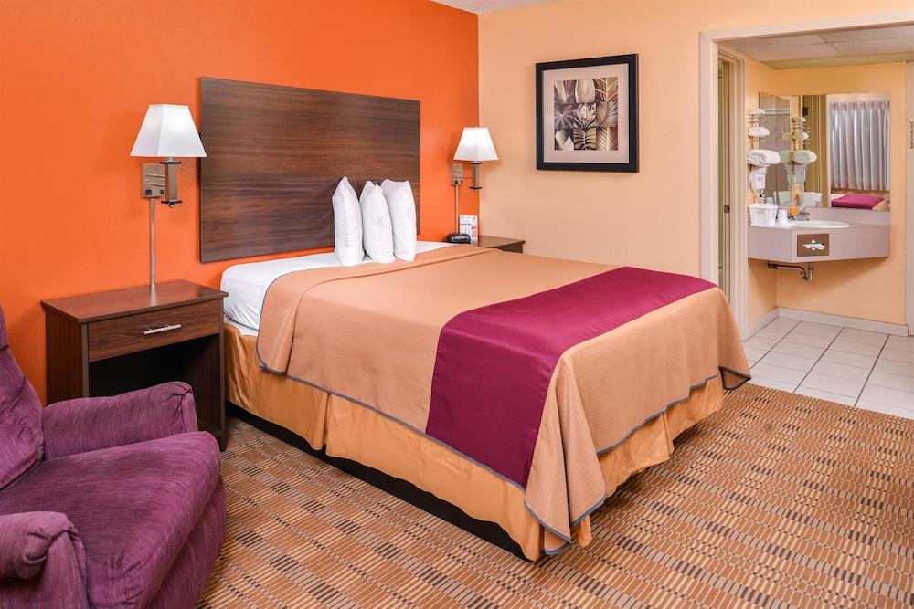 Americas Best Value Inn Ellsworth photo 5