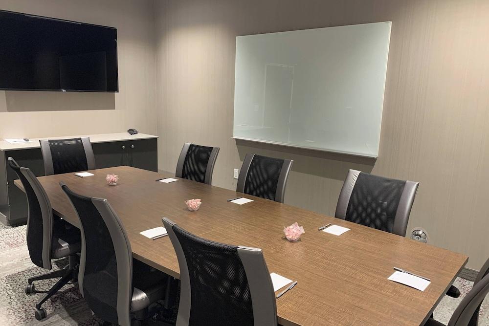 Courtyard by Marriott North Brunswick photo 35