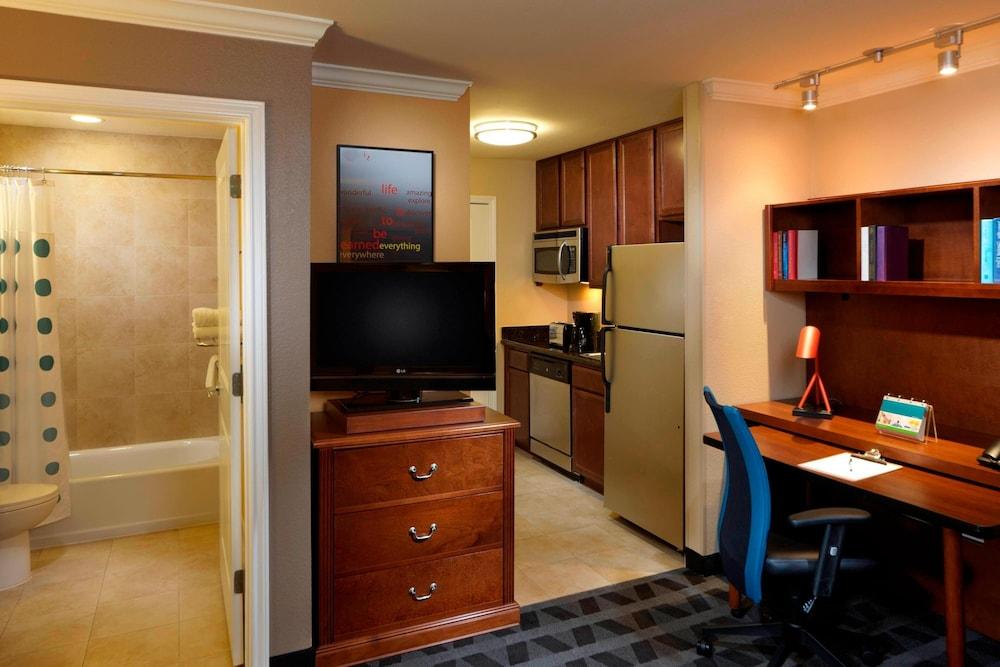 TownePlace Suites by Marriott Houston Intercontinental Arpt photo 6