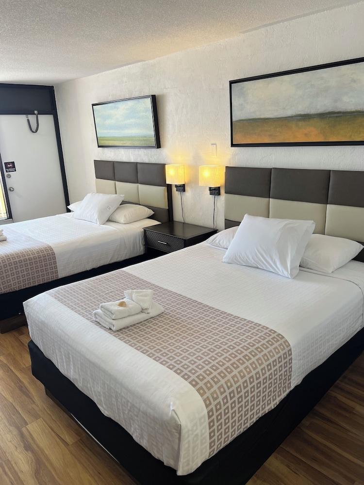 Flamingo Inn Beachfront photo 25