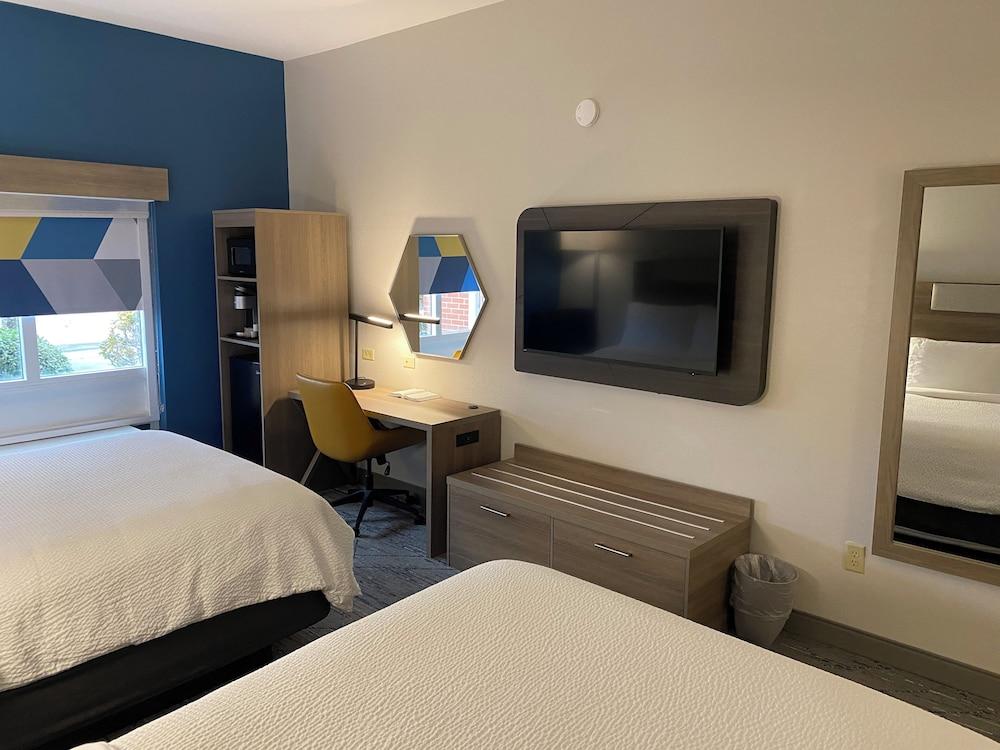 Holiday Inn Express Hotel & Suites Cullman by IHG photo 17