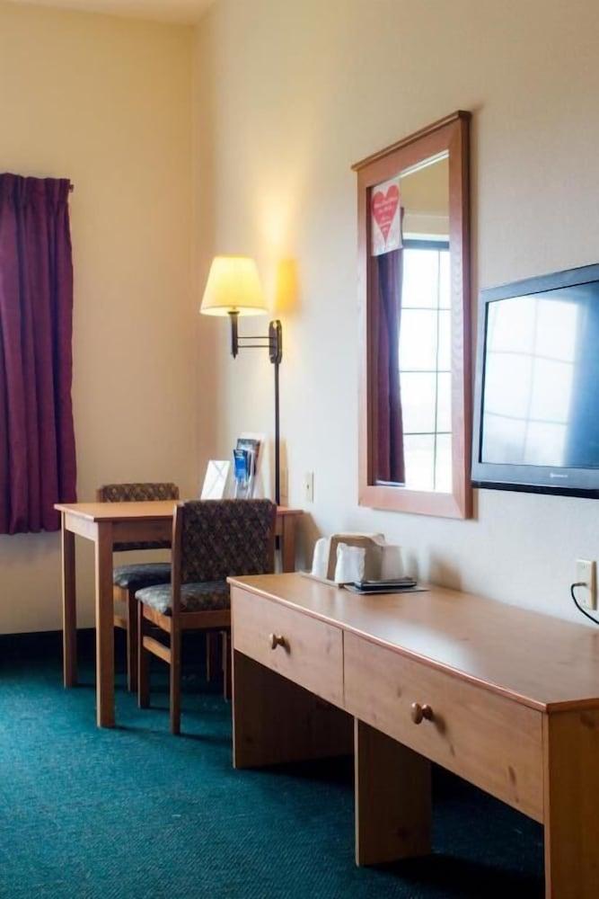 White Oak Inn & Suites photo 13