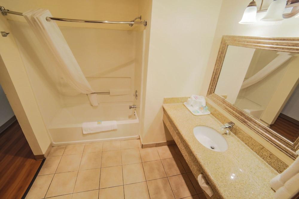 Sunnyside Inn & Suites photo 15