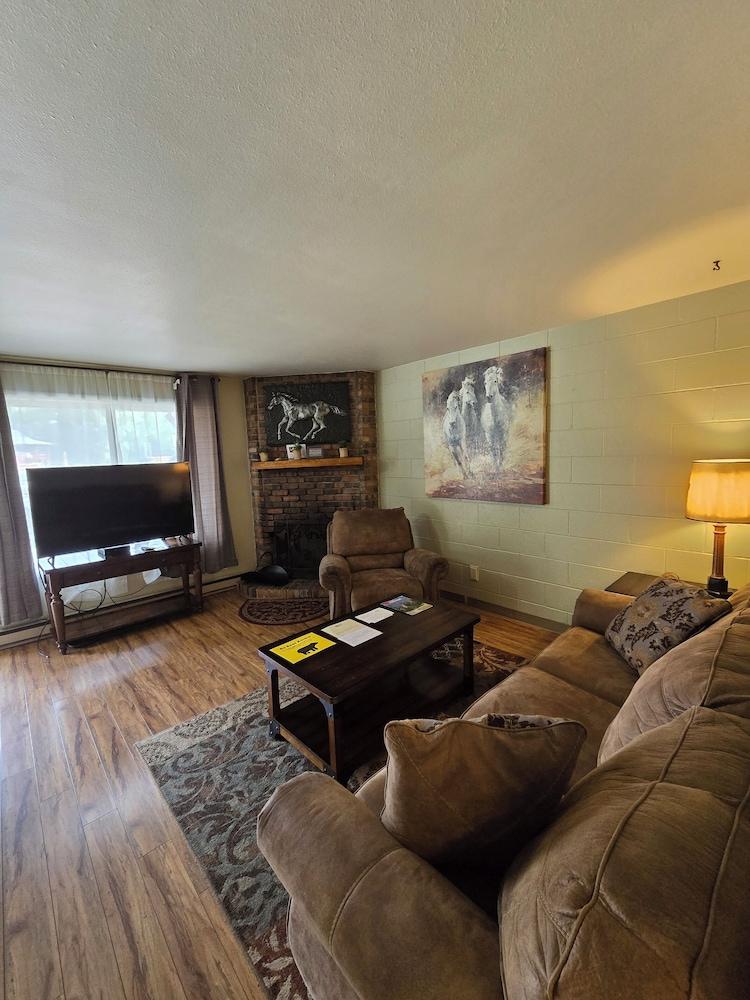 Chateau Rouge Condominiums photo 23