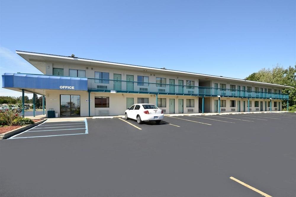 Americas Best Value Inn Battle Creek photo 15
