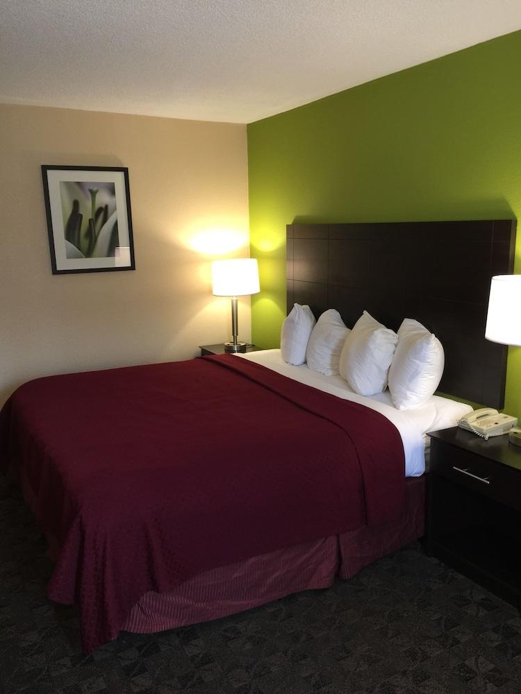 Quality Inn Saint Louis Airport photo 4