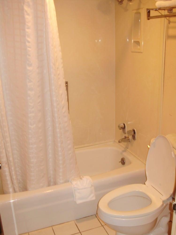 Trade Winds Central Inn photo 20