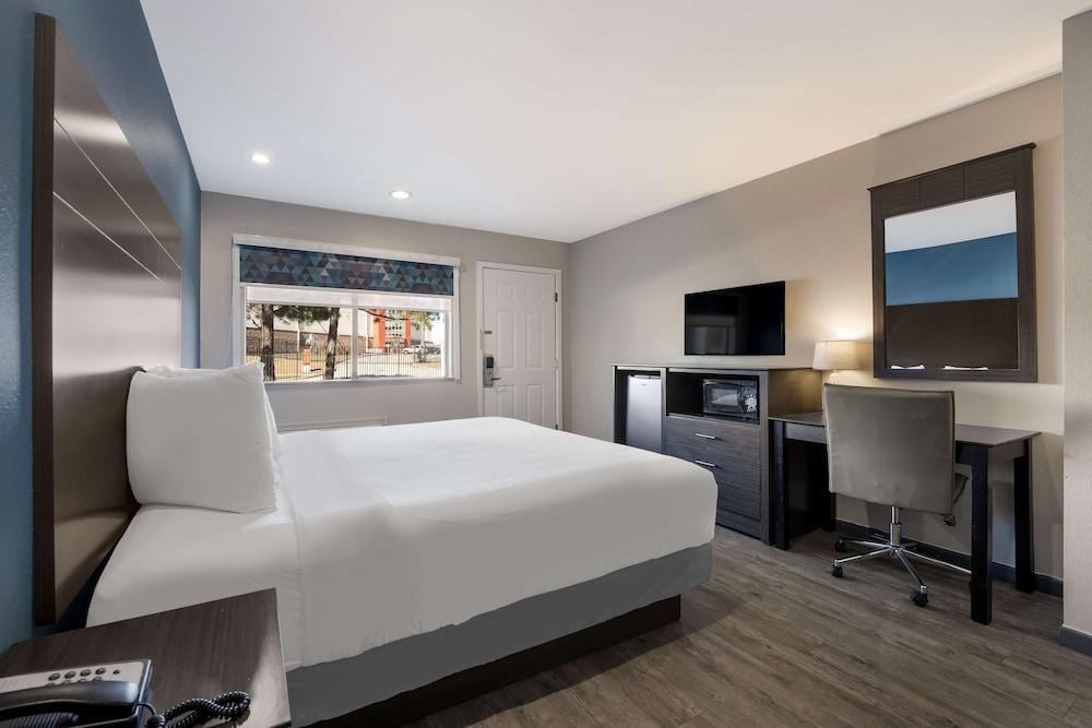 SureStay Hotel by Best Western Spring North Houston photo 15