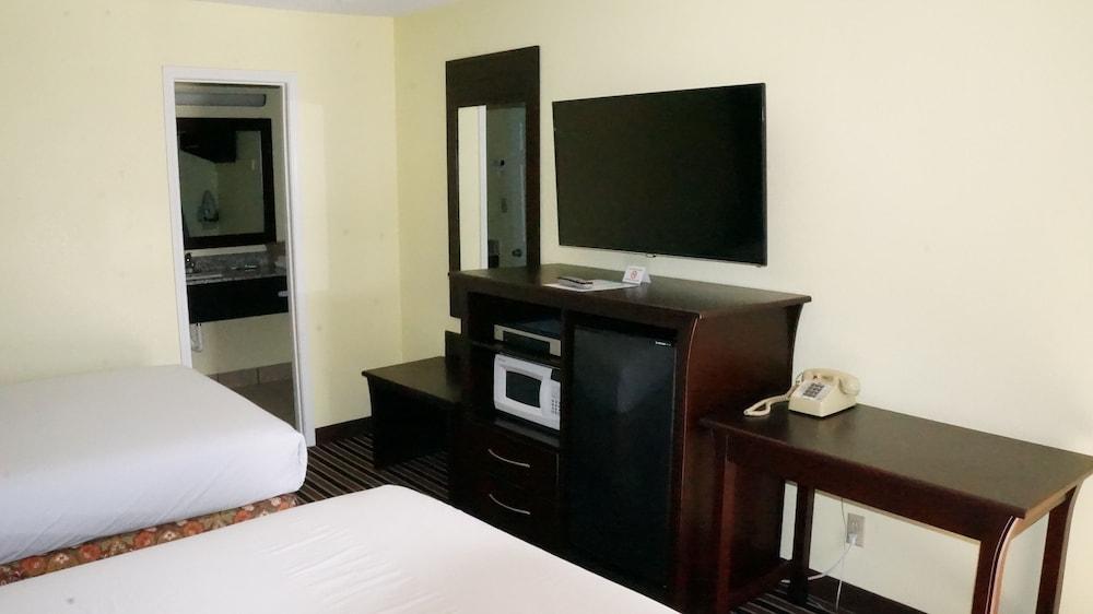 Regency Inn photo 14