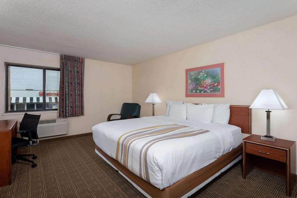 Norwood Inn & Suites by BlissPoint Post Rd Indianapolis photo 37