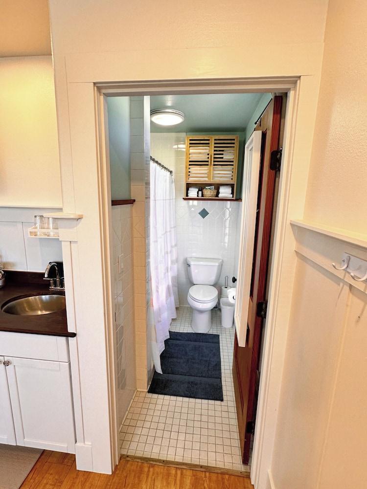 Hilo Town Inn photo 20