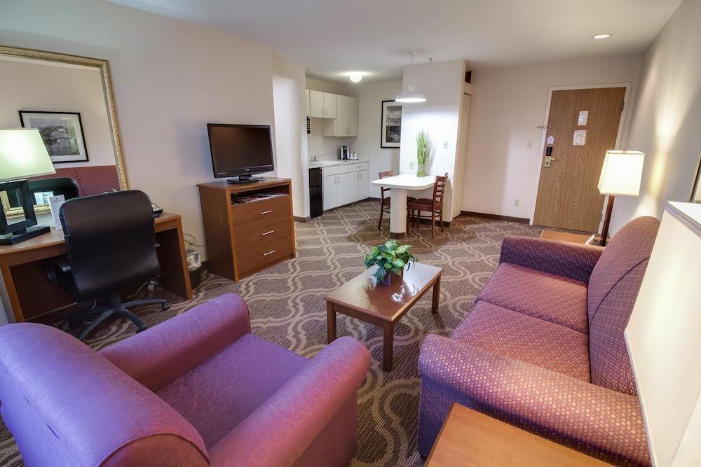 Ashmore Inn and Suites photo 34
