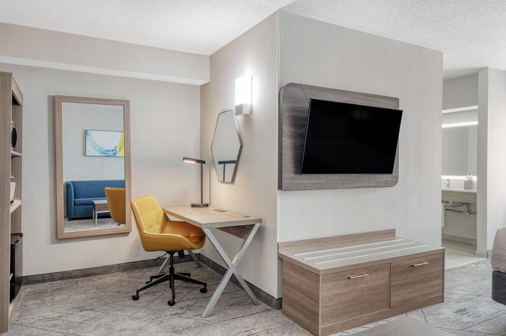 Holiday Inn Express & Suites Gahanna/Columbus Airport by IHG photo 14