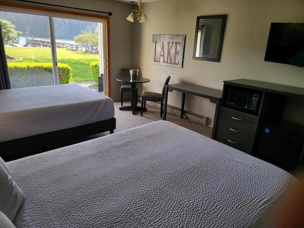 Lakeshore Lodge photo 23