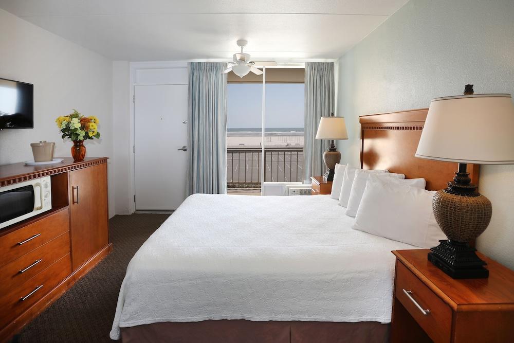 Aquarius Oceanfront Inn photo 7