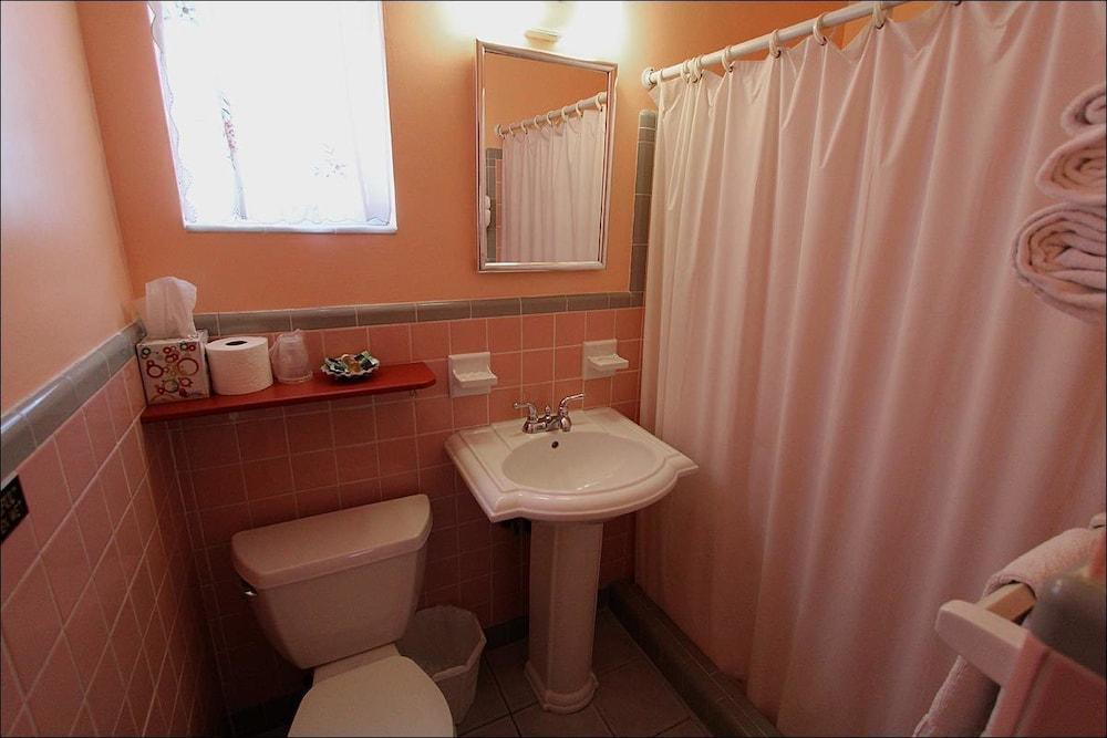 Silver Sands Motel photo 54
