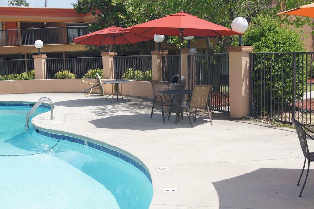 Royal Inn photo 54