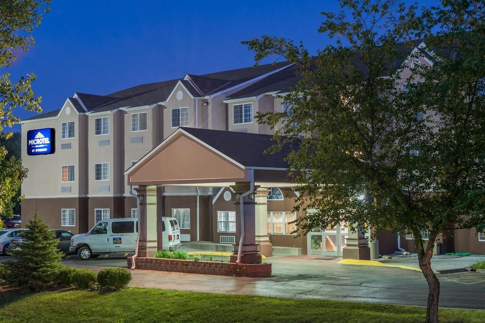 Microtel Inn & Suites by Wyndham Kansas City Airport photo 3