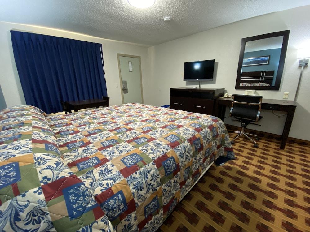 Lodge Inn photo 18