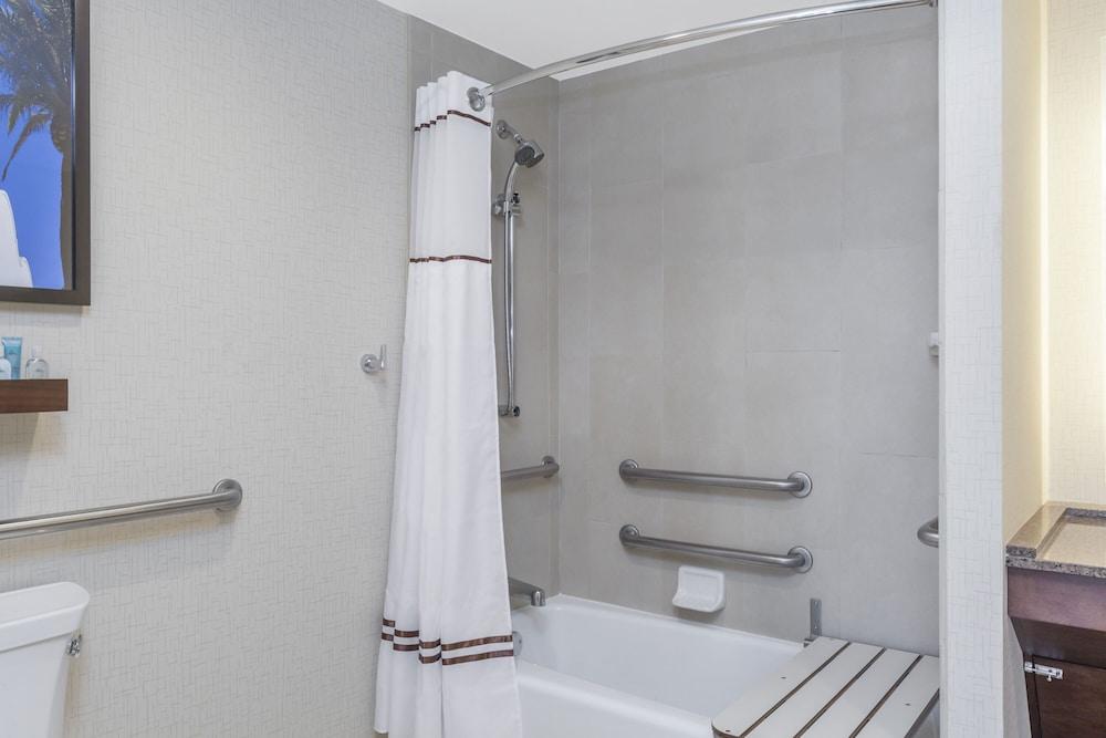 Wyndham San Diego Bayside photo 14