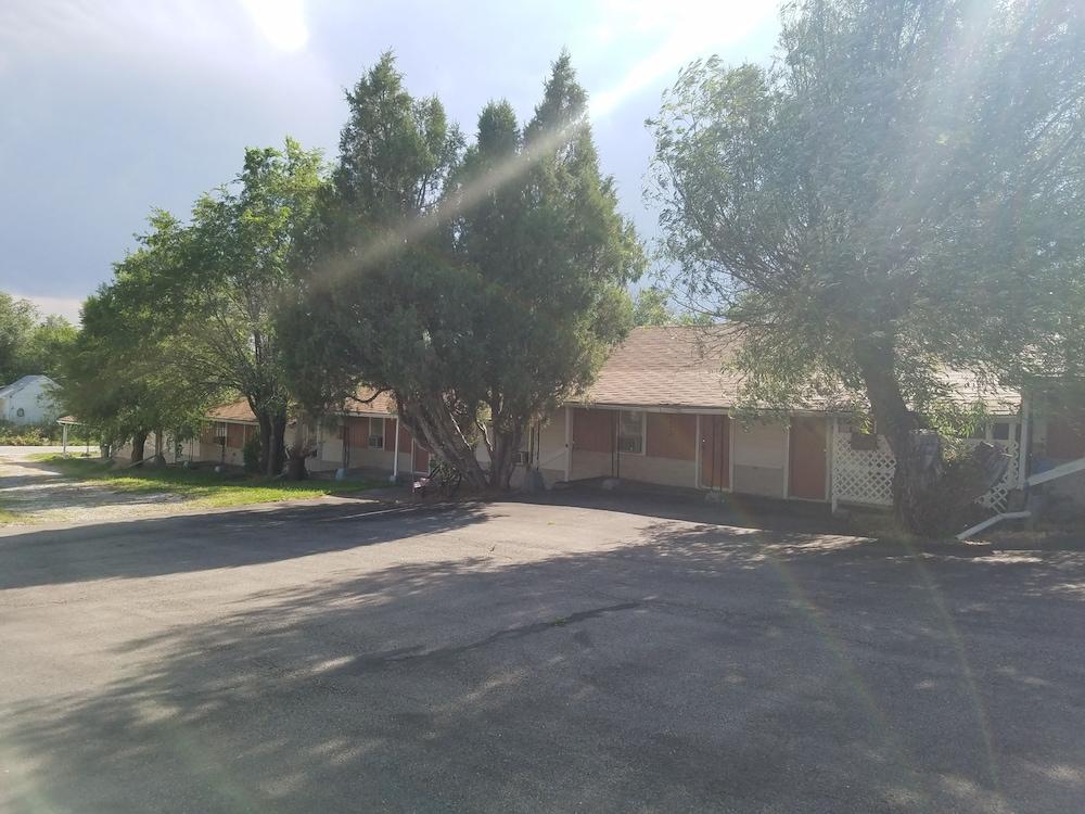 Moorcourt Motel photo 1