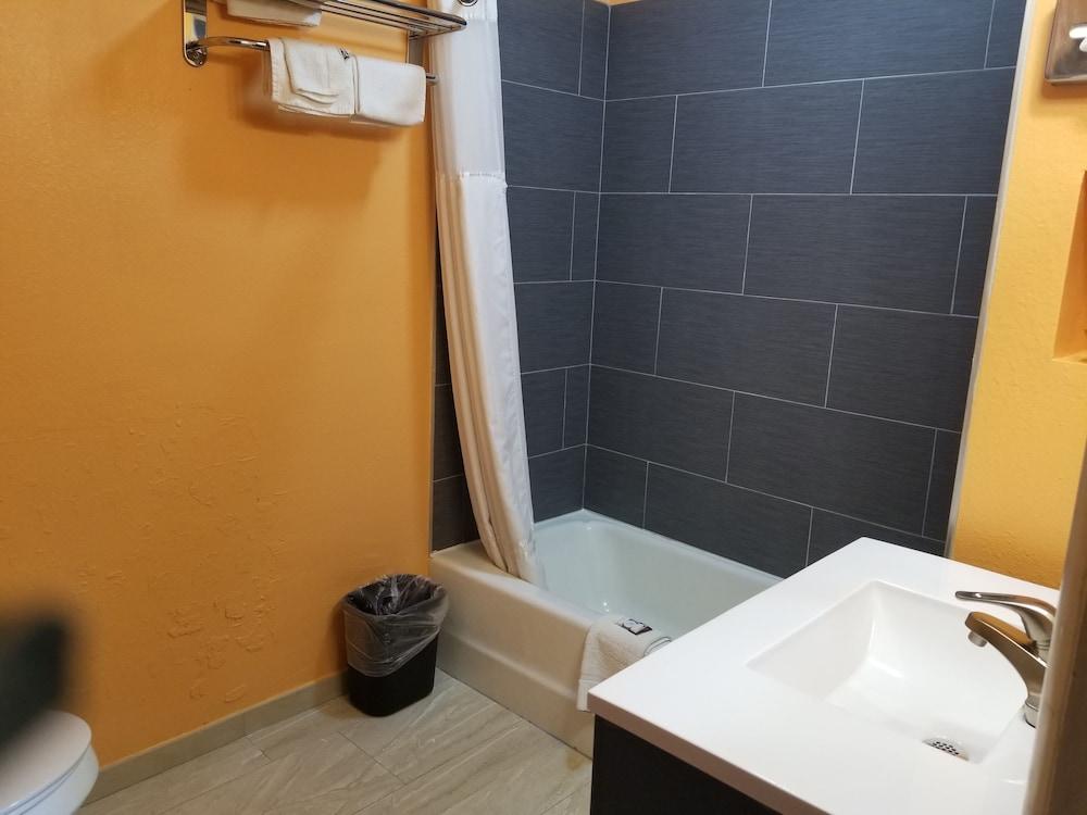 Frontier Motel photo 44