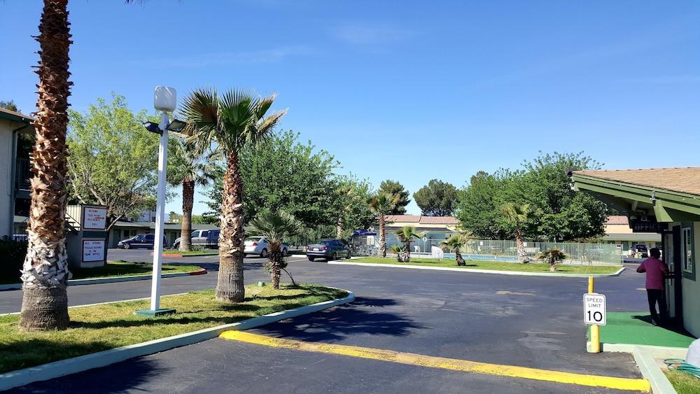 Town House Motel photo 39