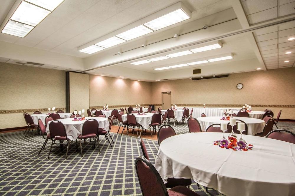 Comfort Inn & Suites Madison - Airport photo 15